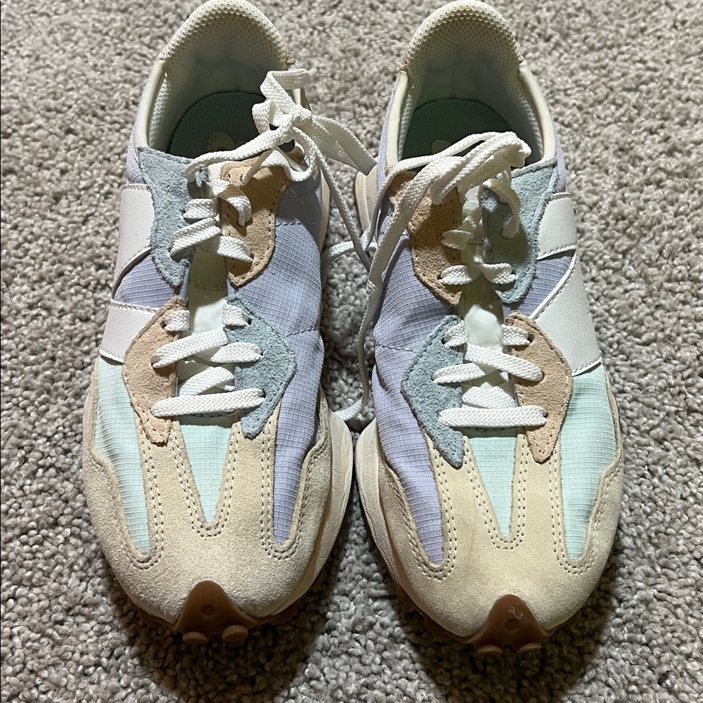 New Balance 327 size 6 pastel